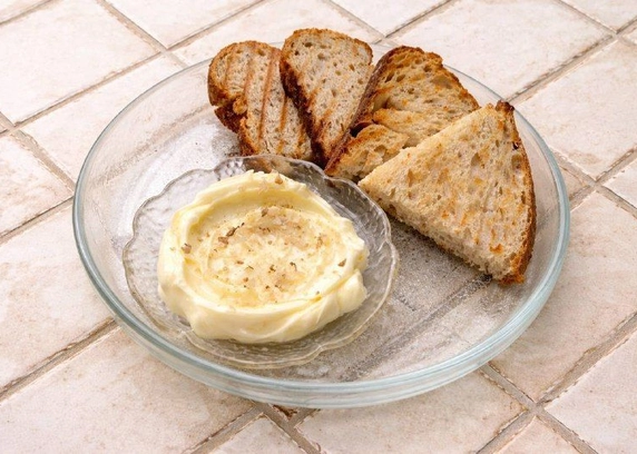 Збите масло з хлібом - DIM Bakery 