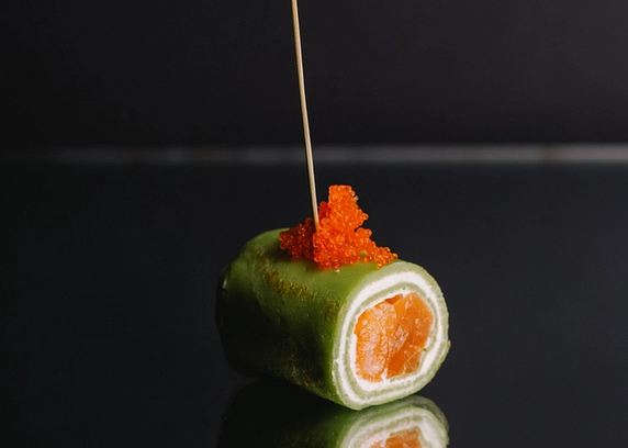 Ф Шпажка лосось в зеленому млинці 1 шт - Na Nebi 