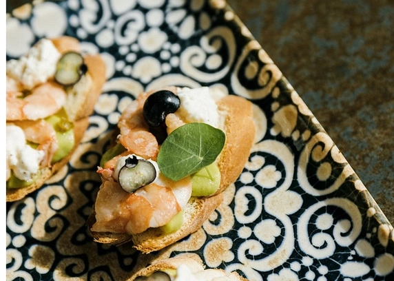 Бенкет - Брускети з креветкою та гуакамоле - Na Nebi 