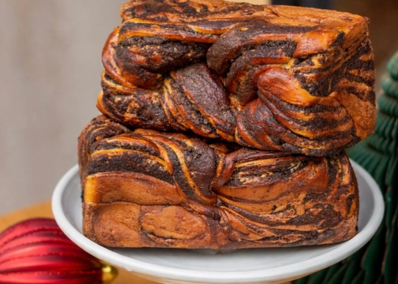 Плетенка маково-горіхова від DIM Bakery 