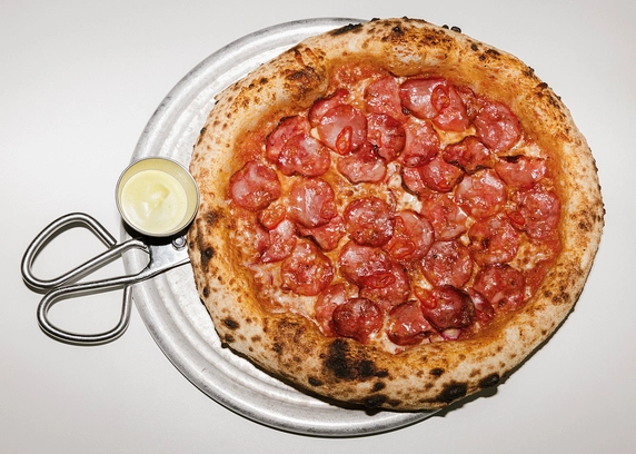 Піца з салямі та трюфельним медом - ANTICA Eatery 