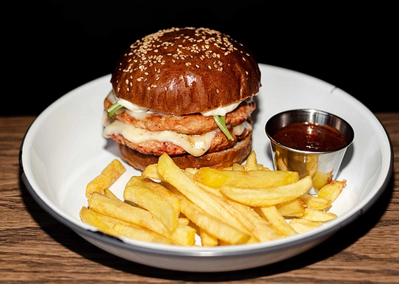 Burger Chicken Mozzarella від Пасаж Адлєра 