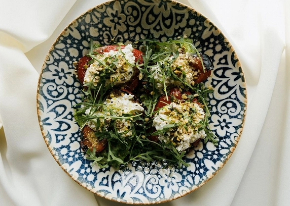 Бенкет Салат з печеними перцями та страчателлою - Na Nebi 