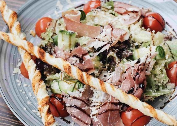 Салат з в'яленим мясом від Файне Місто 