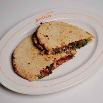 Чіабата з рваною телятиною