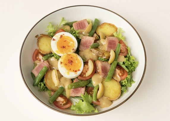 Салат Нісуаз від Cafe Mone 