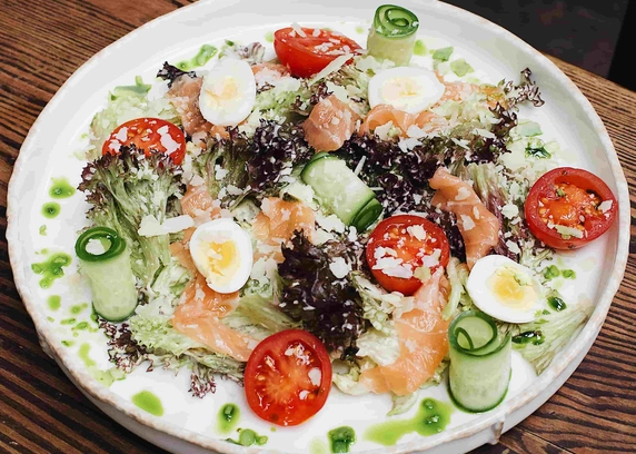 Салат з слабосоленим лососем - Файне Місто 