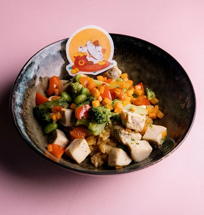 Рис з куркою та паровими овочами від Young 