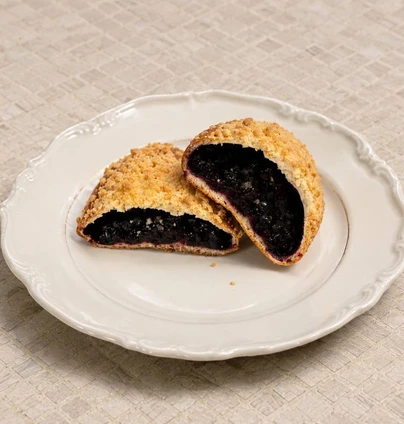 Булочка з смородиною* від DIM Bakery 