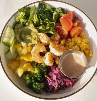 Зелений боул з креветками від Cafe Mone 