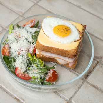 Французький тост з шинкою