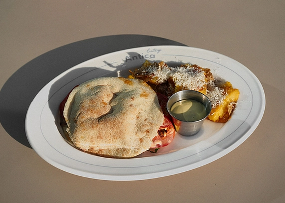 Стейк бургер від ANTICA Eatery 