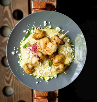 Курячий шашлик з овочами та банош від Файне Місто 