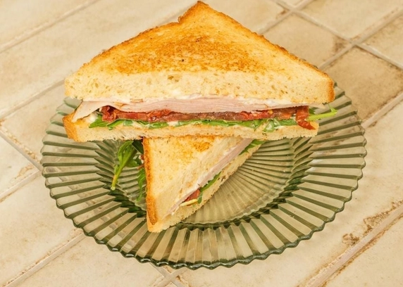 Сандвіч з шинкою від DIM Bakery 