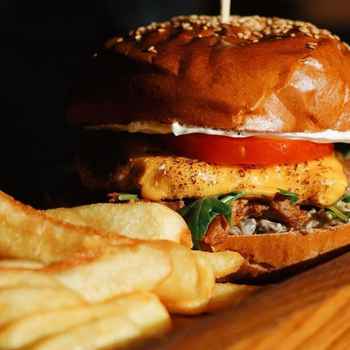 NEW Бургер з куркою та рваною свининою