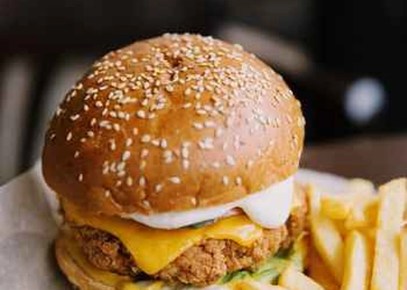 Бургер фірмовий з куркою від Club FM 