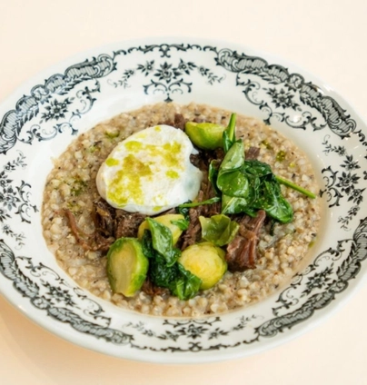 Зелена гречана каша з томленою телятиною від Cafe Mone 