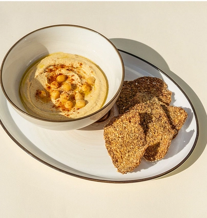 Класичний хумус з нутовими грінками від Cafe Mone 