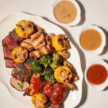 Бенкетне м'ясне плато на 4-ох