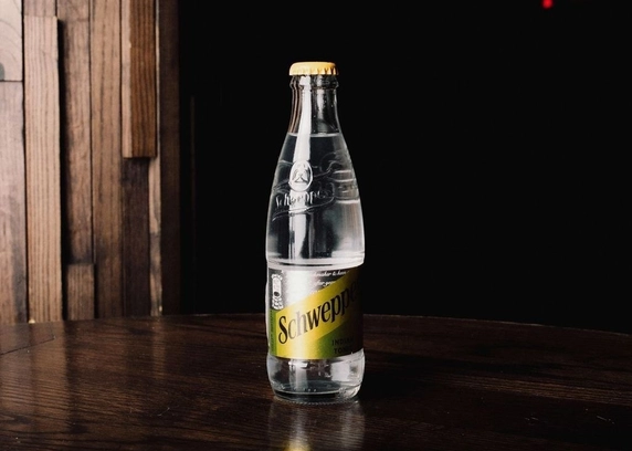 Вода Schweppes 0.25 - Young 