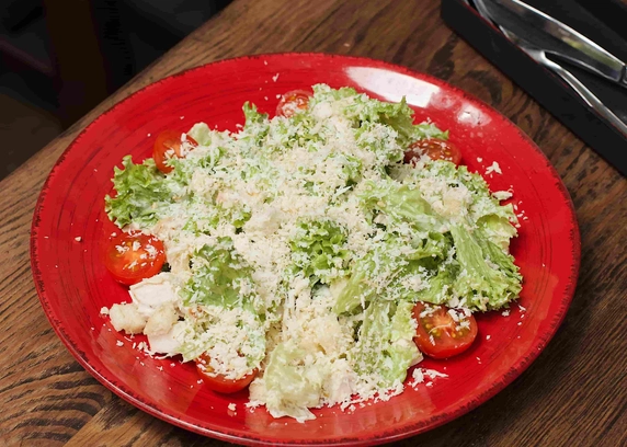 Салат з курячою грудинкою-гриль - Файне Місто 