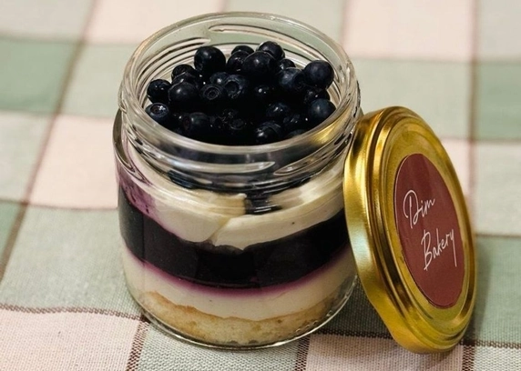 Чорничний трайфл у баночці  від DIM Bakery 