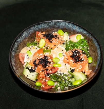 Поке-боул з лососем від Young 