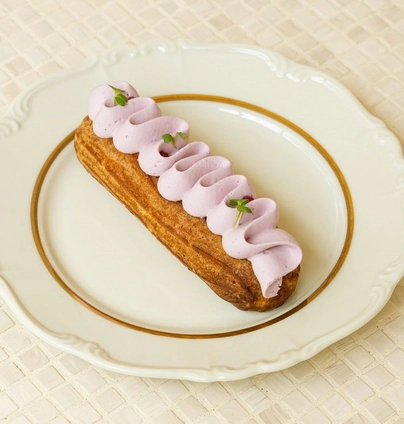 Еклер ягідний від DIM Bakery 