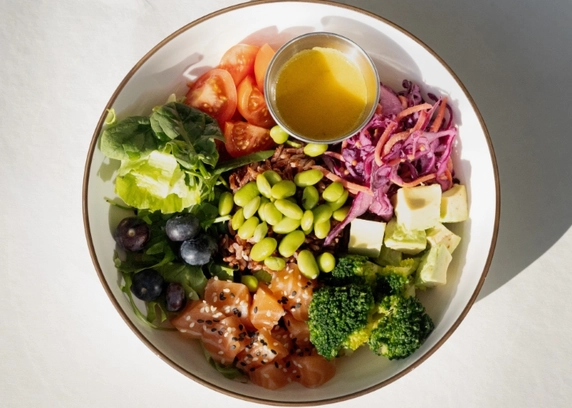 Боул із лососем від Cafe Mone 