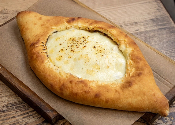 Хачапурі з шинкою та грибами від Файне Місто 