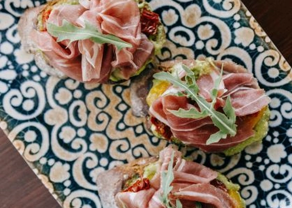 Брускети з прошуто від Na Nebi 