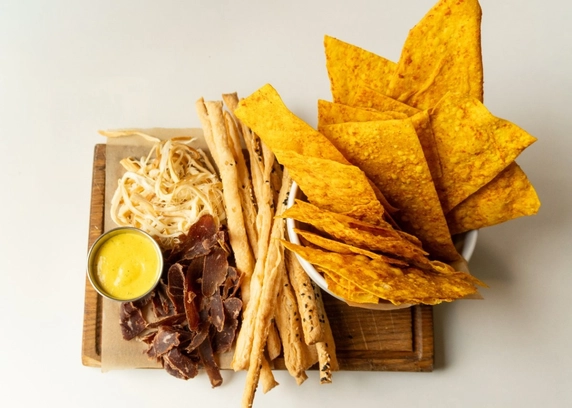 Пивна дошка з чіпсами начос - Club FM 