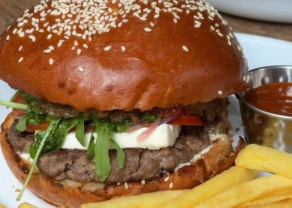 Бургер з козинного м'яса від Пасаж Адлєра 