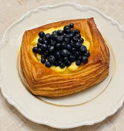 Даніш чорняця  від DIM Bakery 