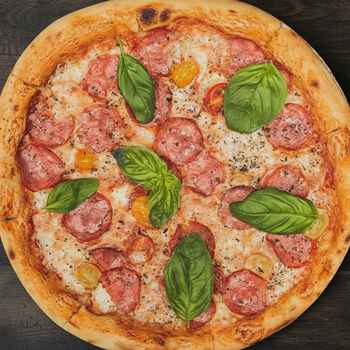 Піца салямі