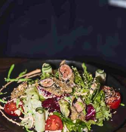 Салат з лососем Панко від Young 