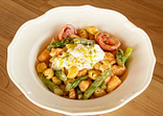 Паста з креветками та страчателою  від Na Nebi 