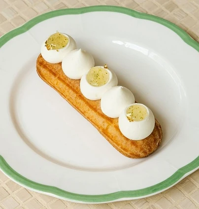 Еклер лимонний від DIM Bakery 