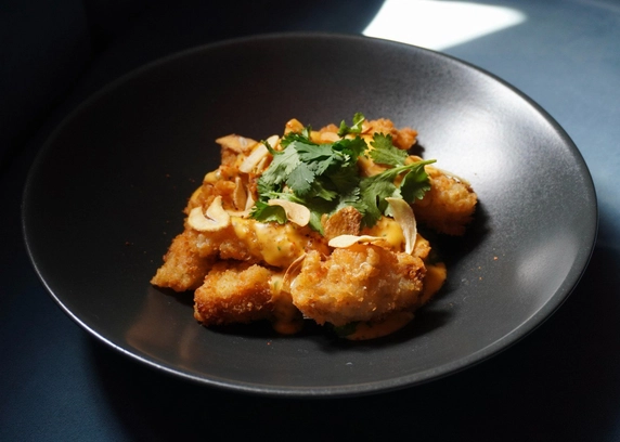 Кріспі курка з сирним соусом - Young 