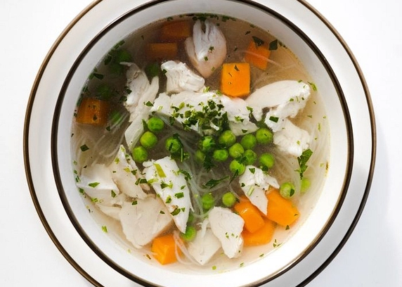 Бульйон курячий із фунчозою від Cafe Mone 