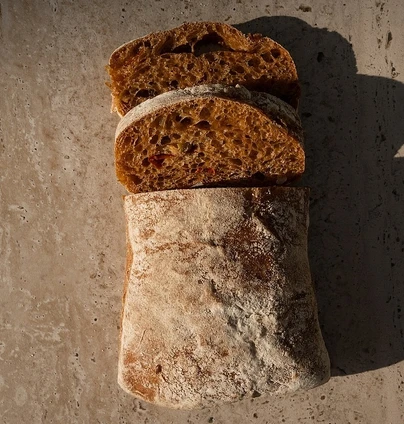 Чіабата житня з томатами та оливками 1 шт від DIM Bakery 