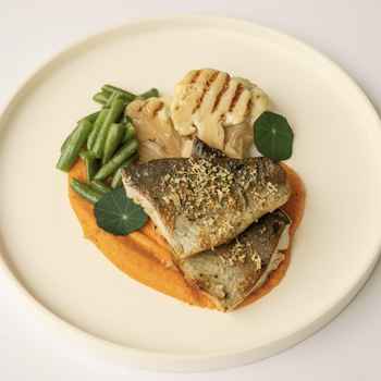 Філе форелі зі стейком із цвітної капусти