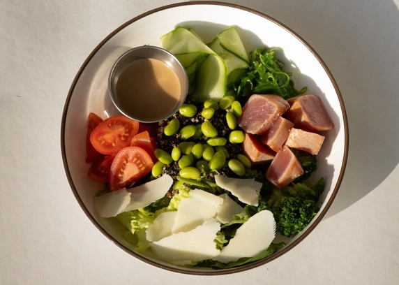 Боул із тунцем від Cafe Mone 