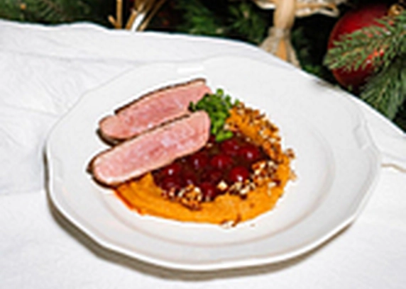 Качина грудинка з вишнями - Na Nebi 