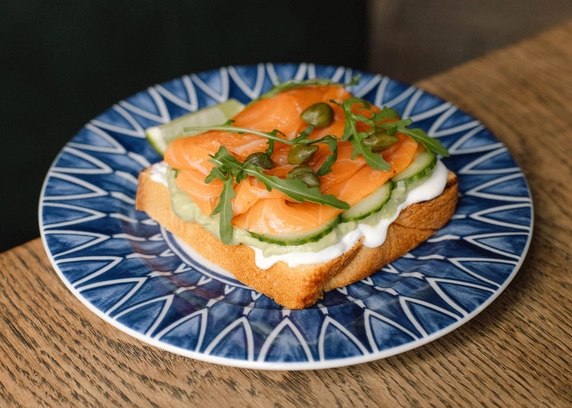 Тост з лососем - Пасаж Адлєра 