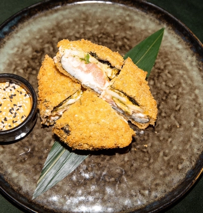 Суші-бургер з лососем від Young 