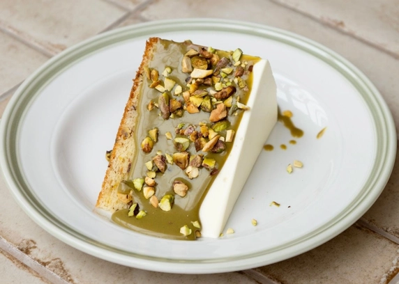 Торт шоколадно-фісташковий порц. від DIM Bakery 