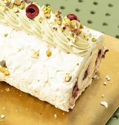 РУЛЕТ меренговий фісташковий половина 650 г від DIM Bakery 