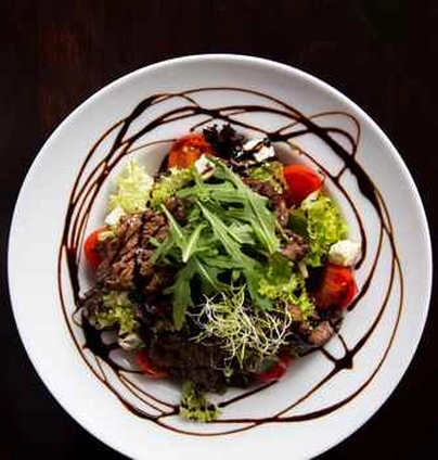 Салат з ніжною телятиною та сиром дор блю від Club FM 