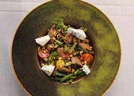 Салат з телятиною та сиром дор блю від Na Nebi 